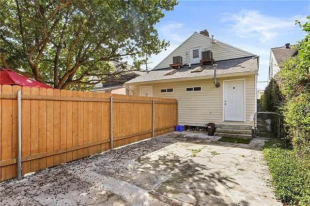 3425 Dauphine St — Photo 13