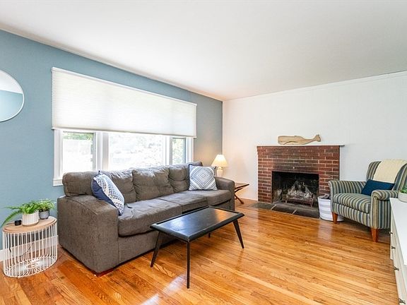 3rd image of 46 Conlyn Ave