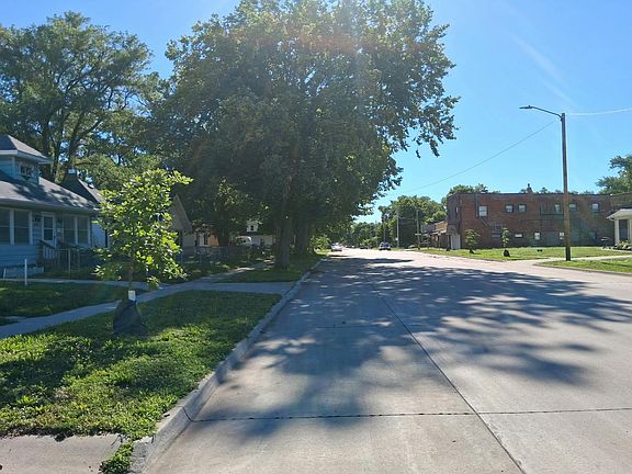 5th image of 2428 E Walnut St