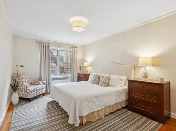 29 West 64th Street image 6 of 11