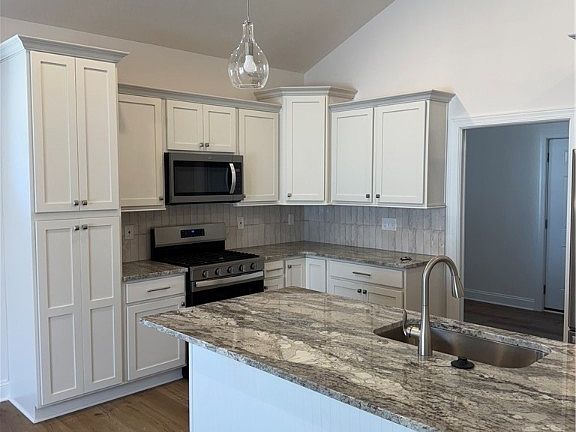3rd image of 7908 Brushwood Ln
