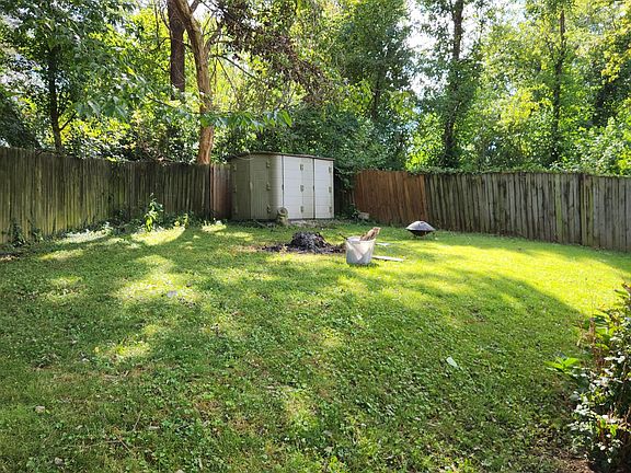 4th image of 124 Gladys Ave