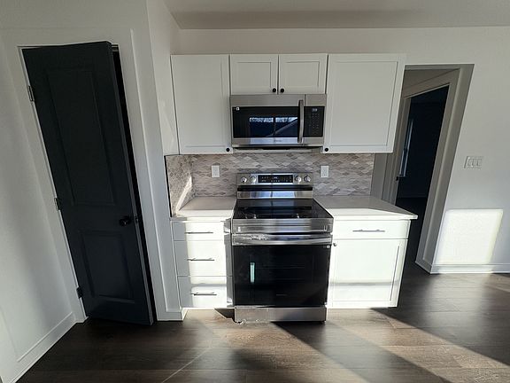5th image of 515 Giraud St