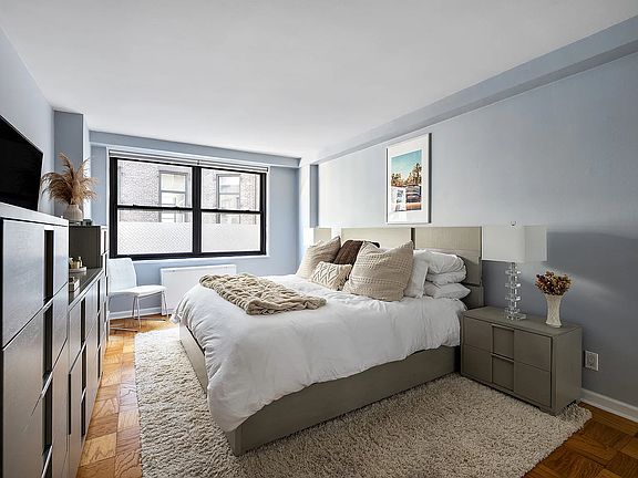 4th image of 7 E 14th St APT 920