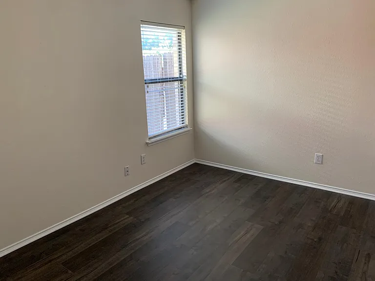 848 Kentucky Derby Ln — Photo 15