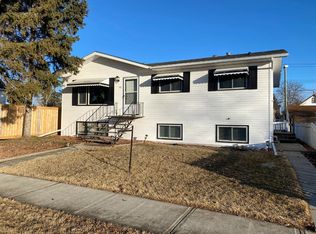 208 S 4th Ave W, Hanna, AB T0J 1P0