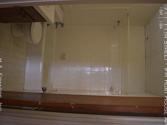 2nd image of 711 11th St APT M