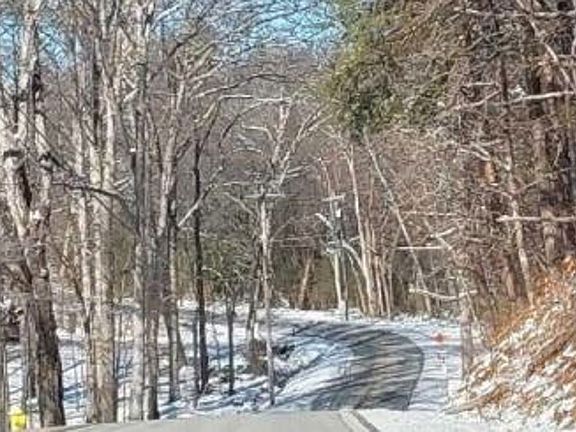 Exterior Neighborhood (street photo)