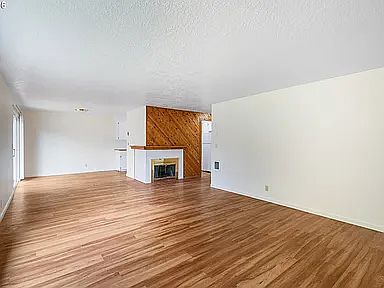 5th image of 3670 Willamette St