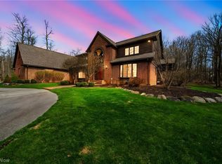 1255 Fox Hill Dr, Gates Mills, OH