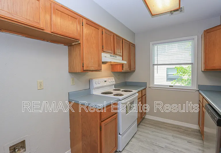 205 White Oak Dr NE #C — Photo 13