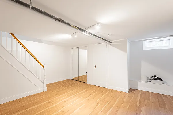 Sold by Modern Spaces | media 18