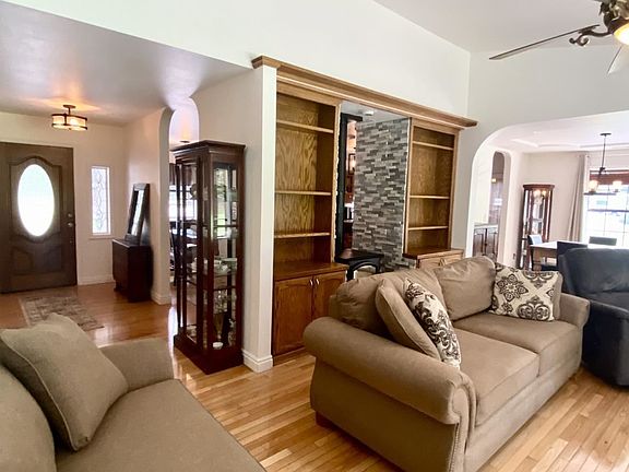 3rd image of 379 Settlers Rd