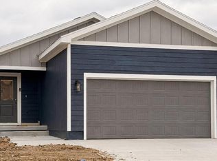 804 Glenn Cir, Raymore, MO 64083