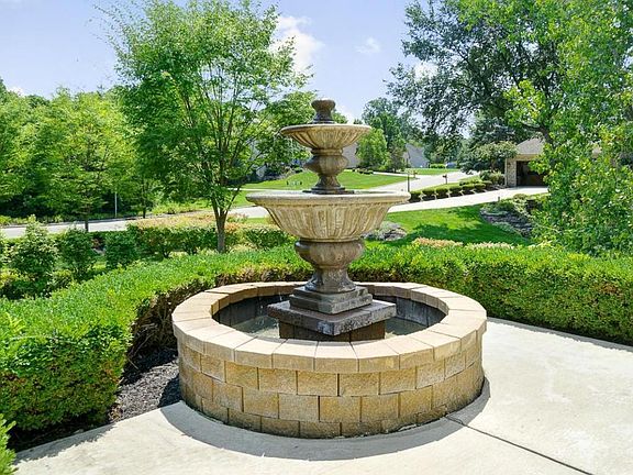 3rd image of 3465 Foxcroft Dr