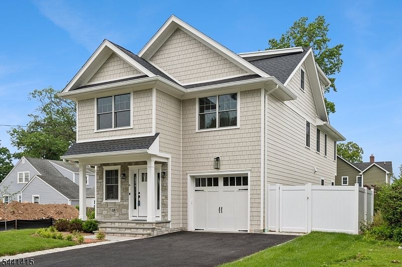 1st image of 4 Shadylawn Dr