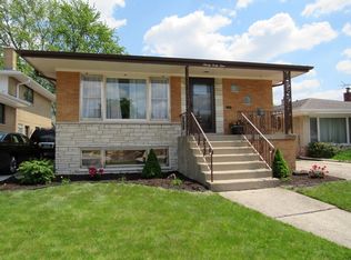 9049 S Sacramento Ave, Evergreen Park, IL 60805