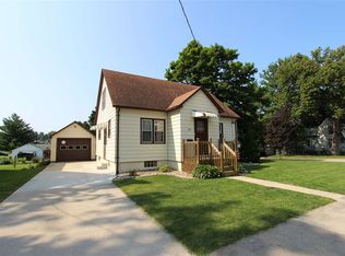 401 E Fayette St, Denver, IA 50622