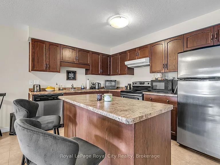 355 Macalister Blvd #9 — Photo 6