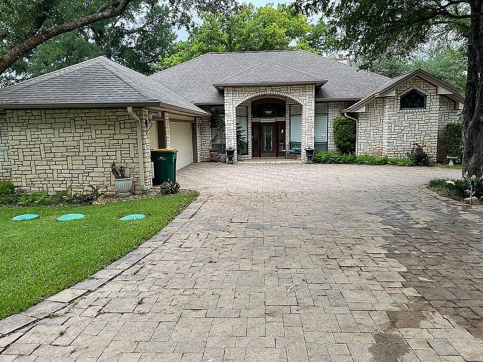 1st image of 301 Crane Dr