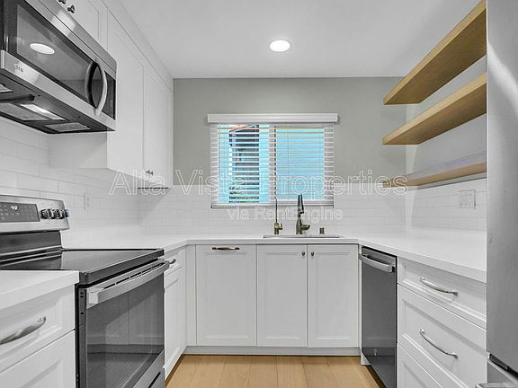 2nd image of 709 Agate St APT 1