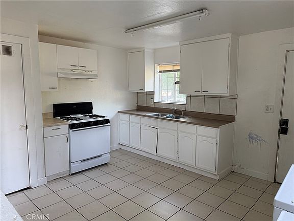 3rd image of 1625 4th Ave