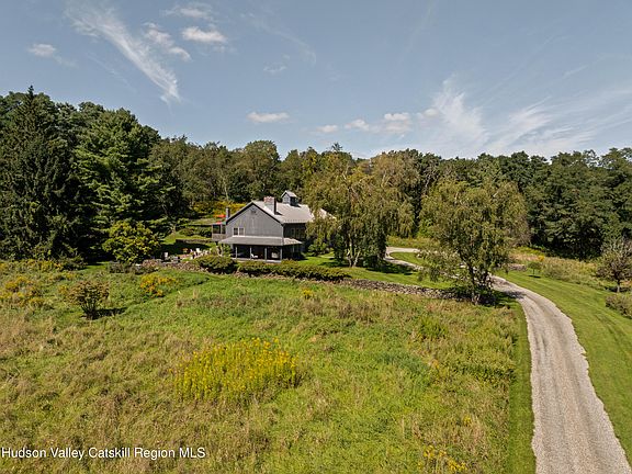 2nd image of 823 N Quaker Hill Road