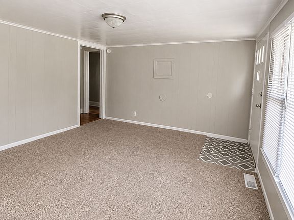 4th image of 221 Neal St
