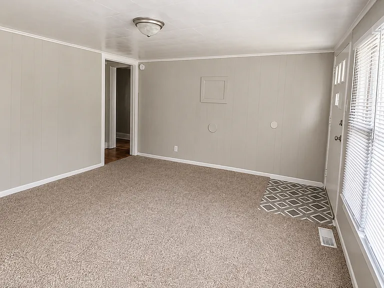 221 Neal St — Photo 4