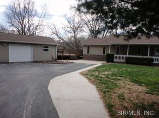 5599 Quarter Mile Ln, Brighton, IL 62012
