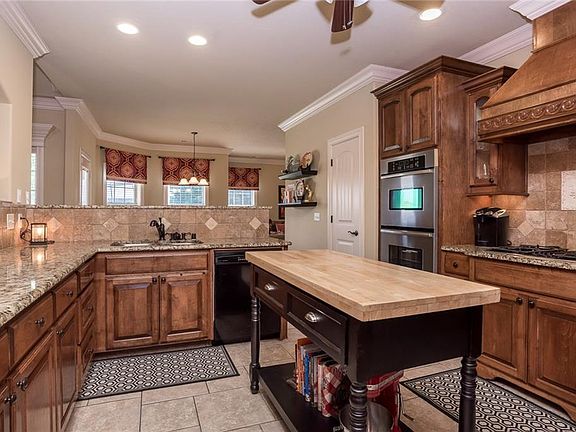 3rd image of 4308 W Woodview Dr