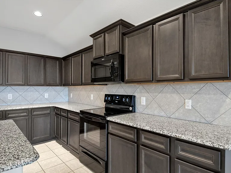 5100 Royal Springs Dr — Photo 9