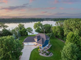 16 Lake Shore Dr, Sherburn, MN 56171
