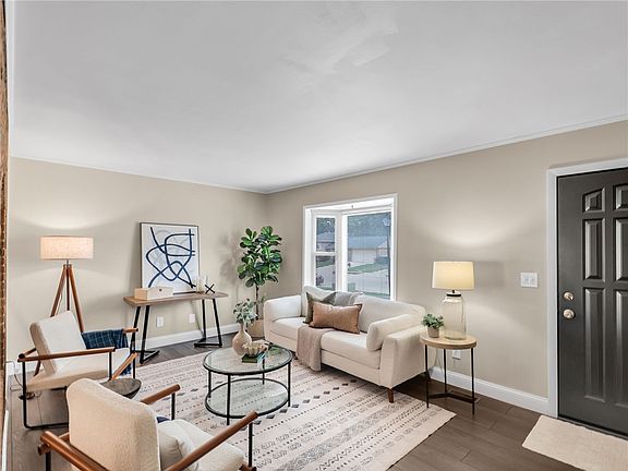 4th image of 405 Evergreen Dr