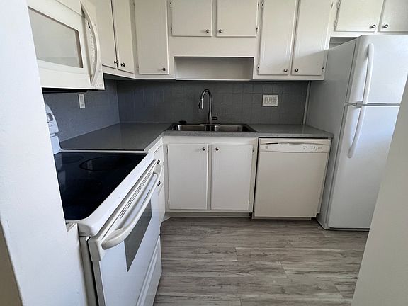 2nd image of 200 SE 12th Ave APT 212