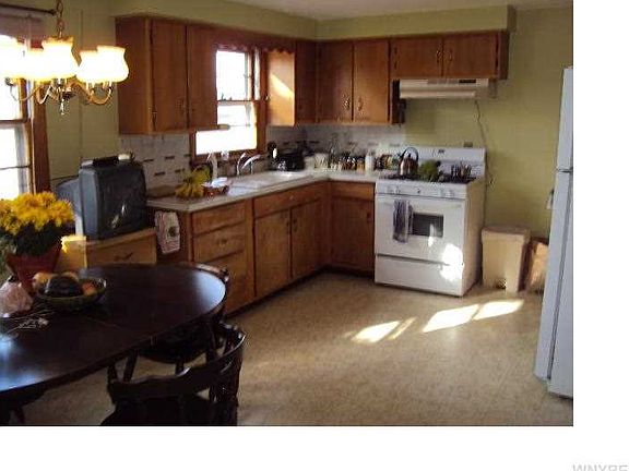 5th image of 74 Neubauer Ct