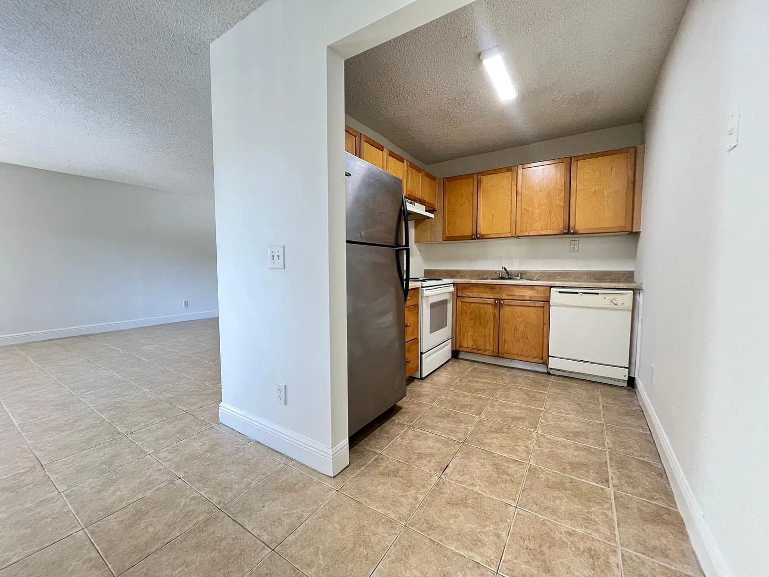 2 bed, 2.0 bath, 900 sqft, $1,900 — Photo 4