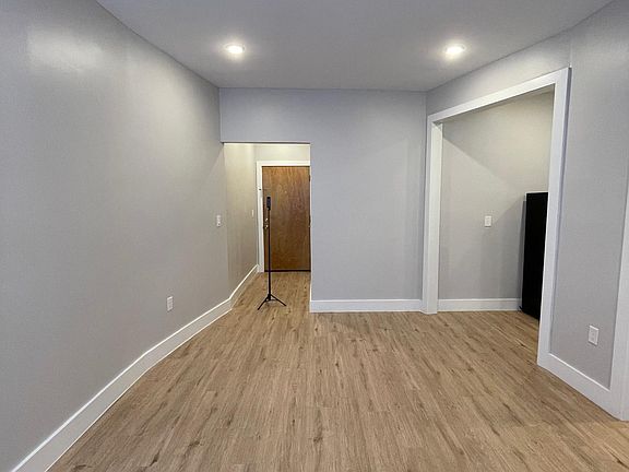 4th image of 67 Stuyvesant Ave #2