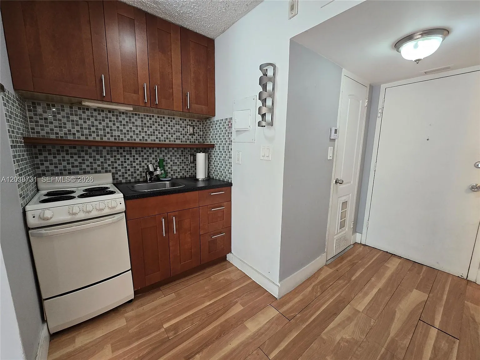 Bayview Palms Condo — Photo 3