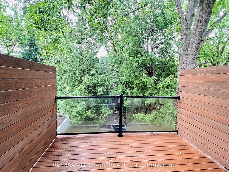 68 Macpherson Ave — Photo 11
