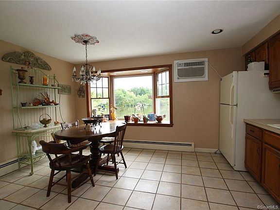 4th image of 22 Apple Blossom Ln