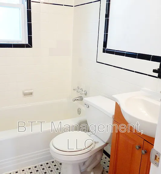 8405 Greenwood Ave #2 — Photo 26