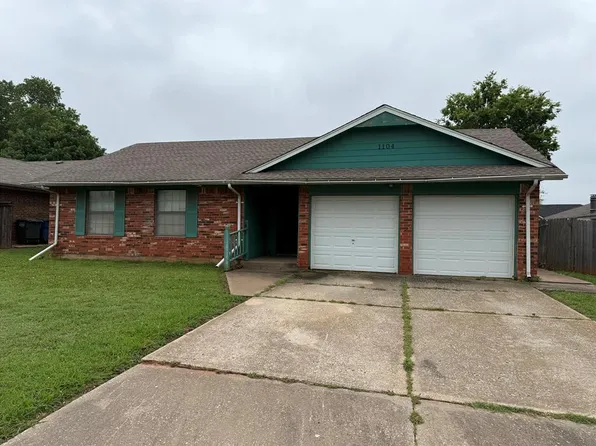1104 Juno Cir, Edmond, OK 73003