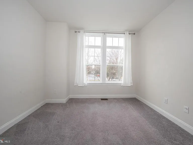 220 Charles Ellis Dr — Photo 36