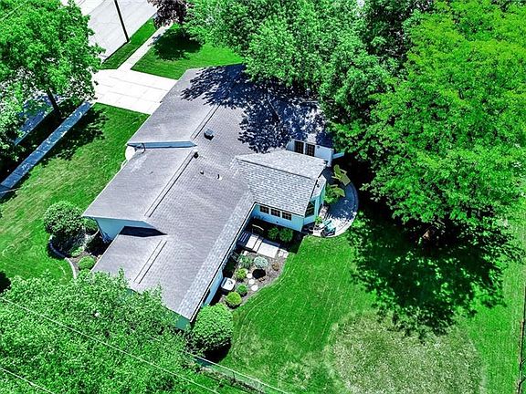 5th image of 53 Robert Dr