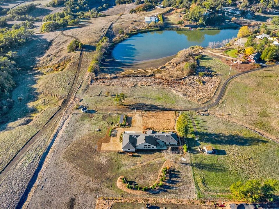 1st image of 4607 Acacia Way