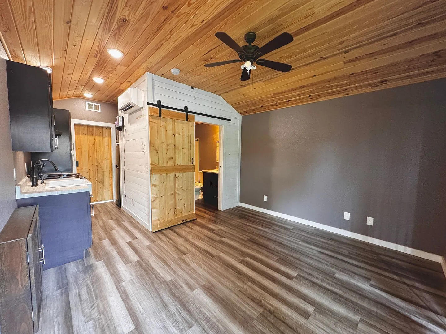 1 Bed/1 Bath Tiny Home Sulphur Rock — Photo 2