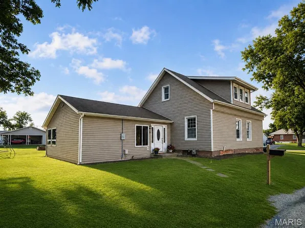 9 S Hickory St, Smithton, IL 62285