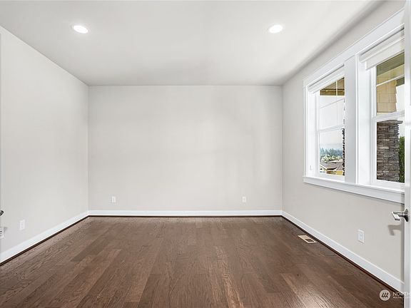 5th image of 23420 SE 46th Place
