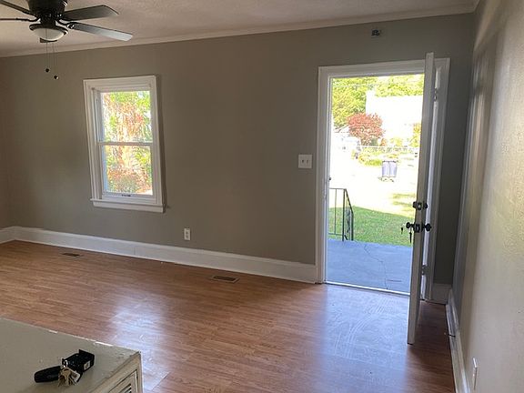 4th image of 1402 Sunnyfield Ln